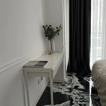 By Gustav דירה ורוצלב