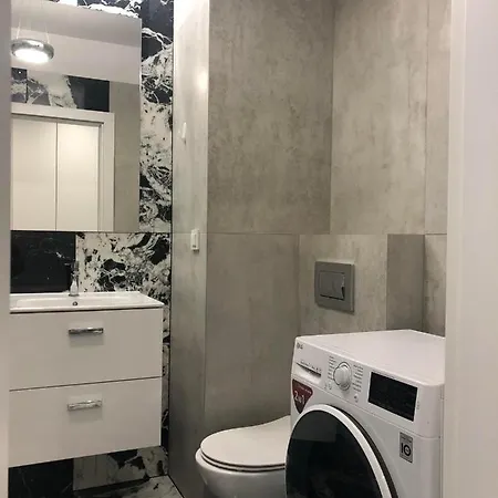 By Gustav דירה *