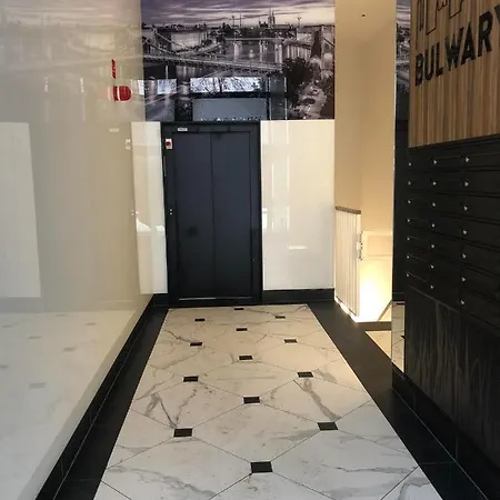 By Gustav דירה *